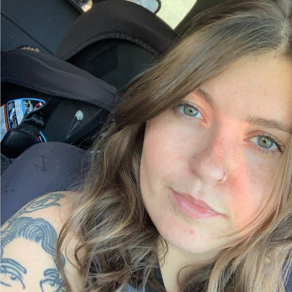 Meet your Posher, Misty - Picture 2 of 3